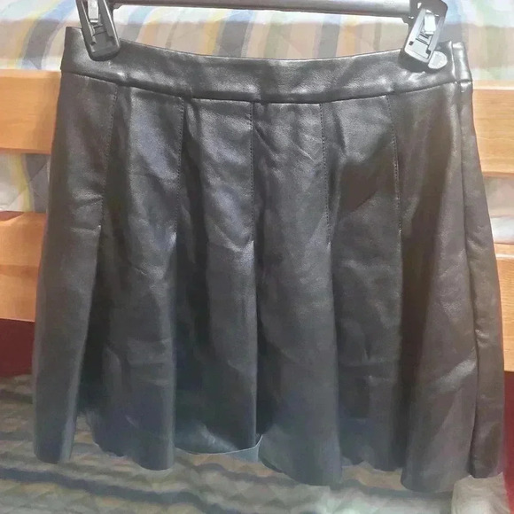 Weworewhat vegan leatherl pleated skirt - Picture 7 of 10